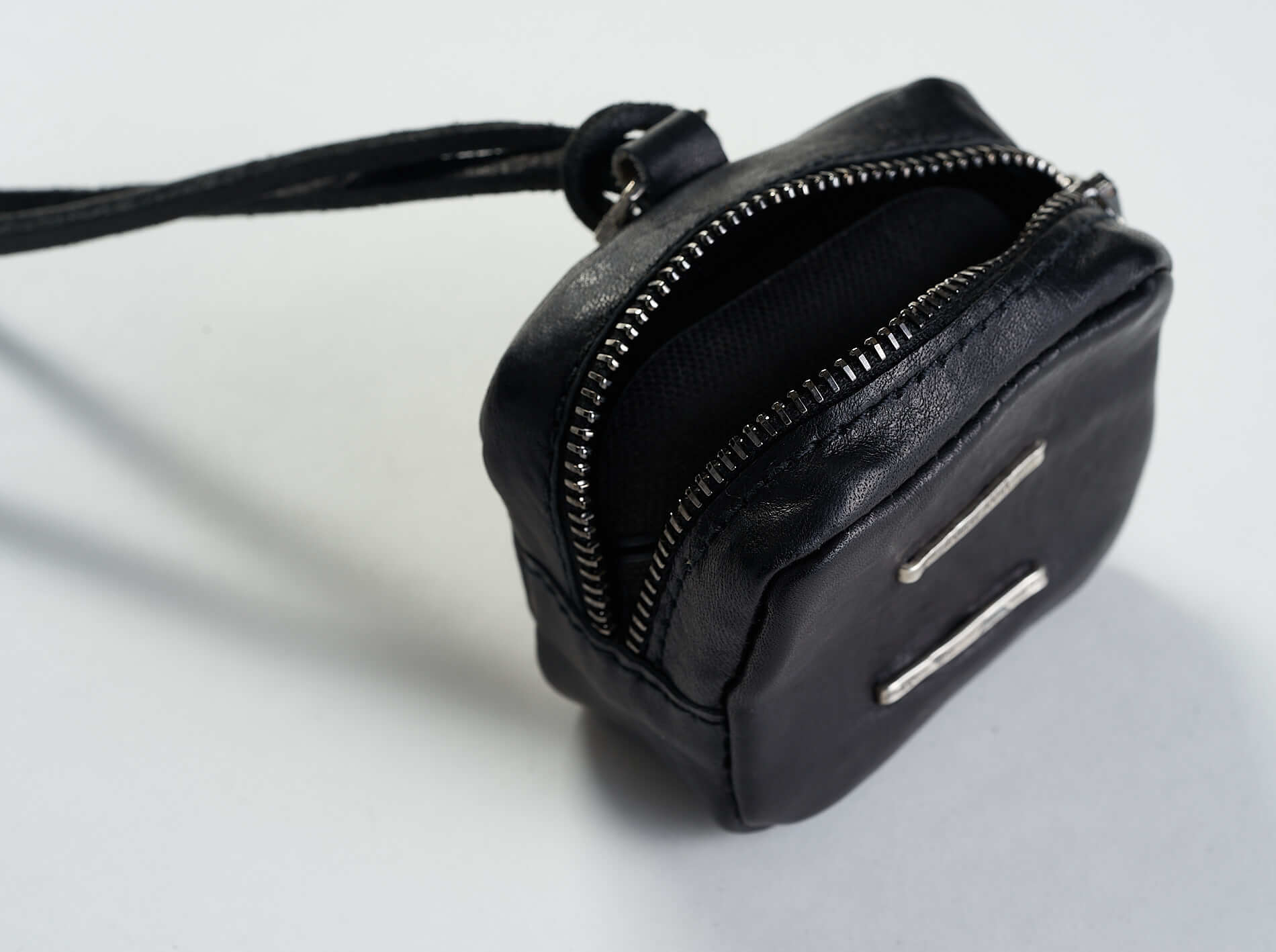 daniele basta leather and silver bags - kali foglie neck